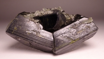 Epidote with Quartz from Prince of Wales Island, Alaska [db_pics/pics/DSC04623.jpg]