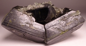 Epidote with Quartz from Prince of Wales Island, Alaska [db_pics/pics/DSC04624.jpg]