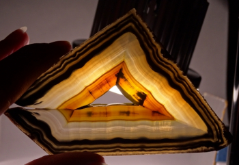 Polyhedroid Agate from Paraiba, Brazil [db_pics/pics/b_DSC06094.jpg]