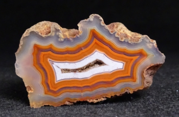 Malawi Agate from Ngabu, Chikwawa S. Region, Malawi, Africa [db_pics/pics/b_DSC09996.jpg]